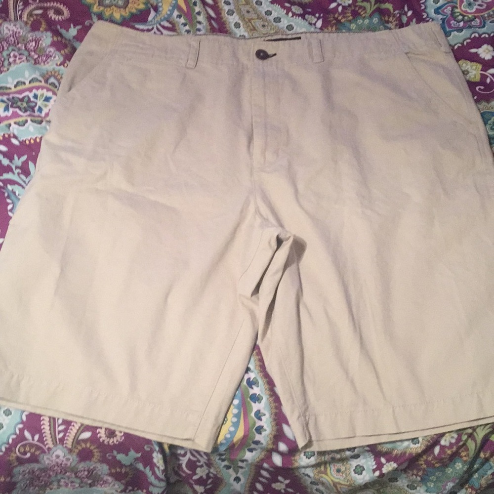 American eagle khaki shorts